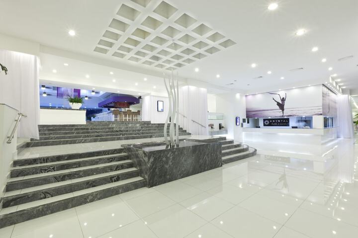 Entrance & Lobby
