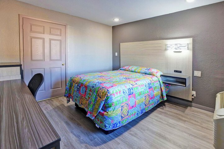 Room 17 of 31