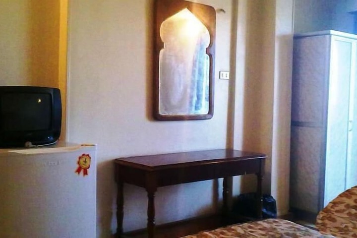Room 11 of 30