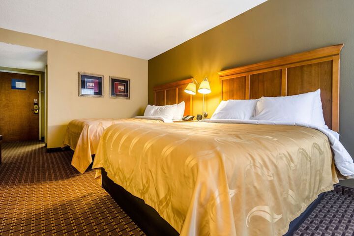 2 Queen Beds Accessible (3 of 8)