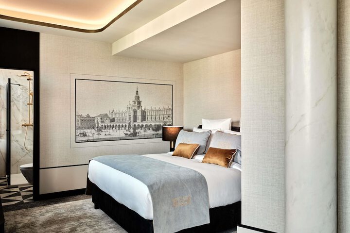 Room 7 of 80