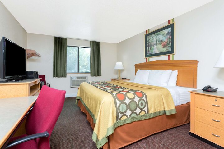 1 Queen Bed Mobility Accessible (12 of 12)