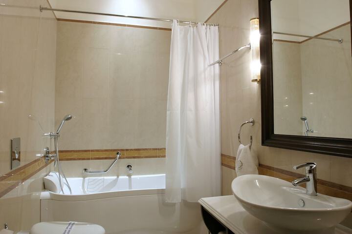 Room 15 of 24