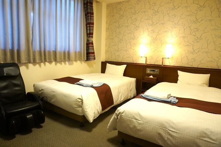 Room 33 of 102