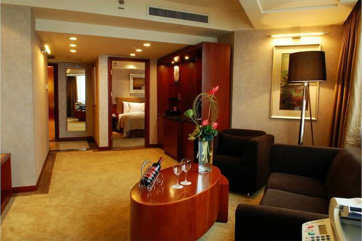 Room 6 of 22