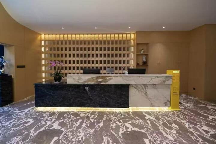 Hotel Interior 4 of 27