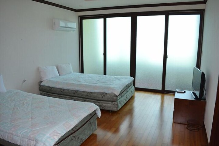 Room 13 of 14
