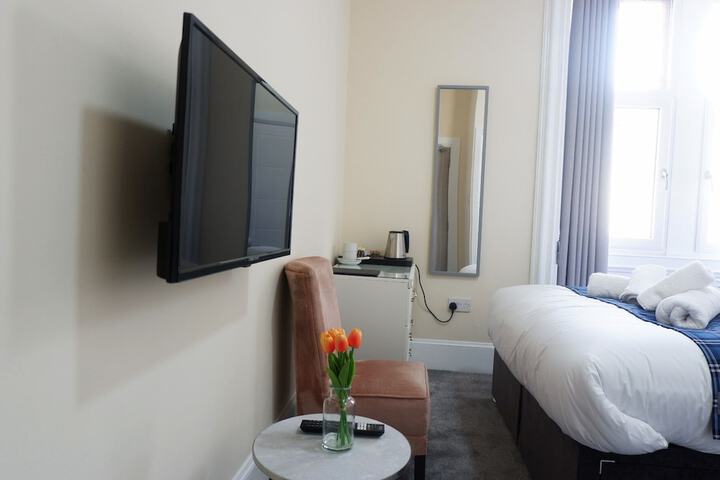 Room 32 of 63