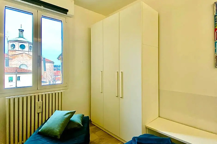 Room 6 of 14