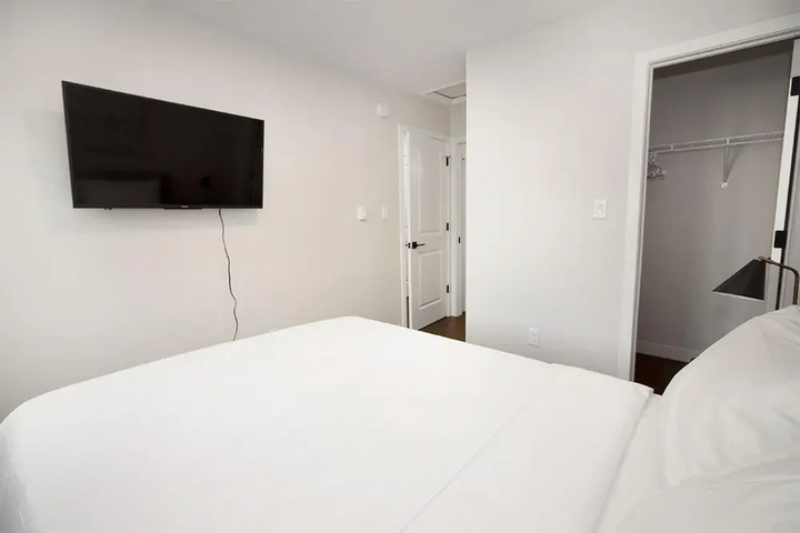 Exterior of Gorgeous 2-bedrooms Duplex Upper Unit