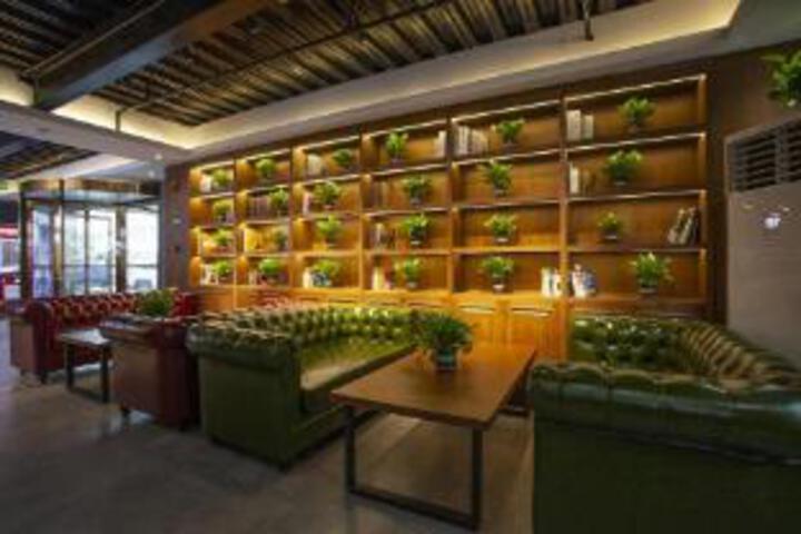 James Joyce Coffetel Hotel (Zhongshan Road Subway Station Tianjin Railway Station)