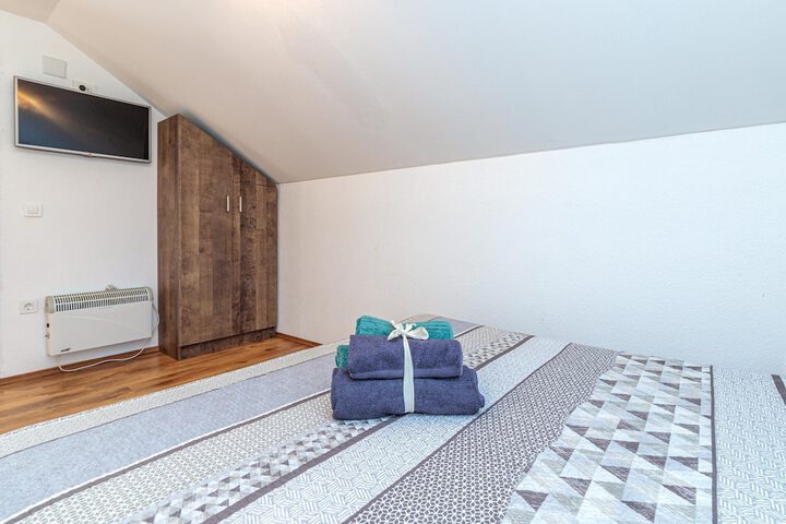 Room 3 of 46