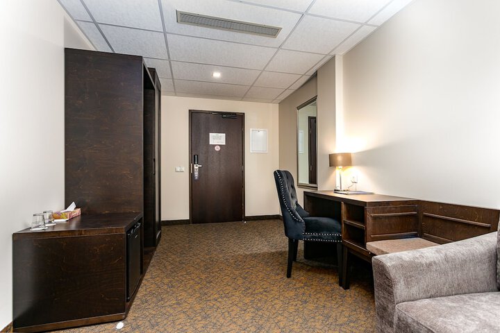 Room 29 of 37