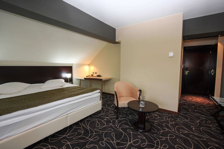 Room 36 of 144