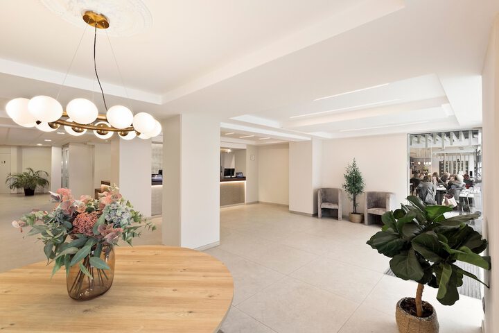 Hotel Interior 2 of 118