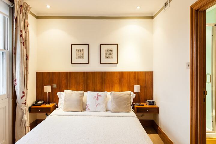 Room 17 of 100