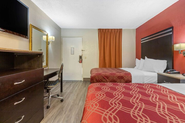 2 Double Beds (17 of 17)
