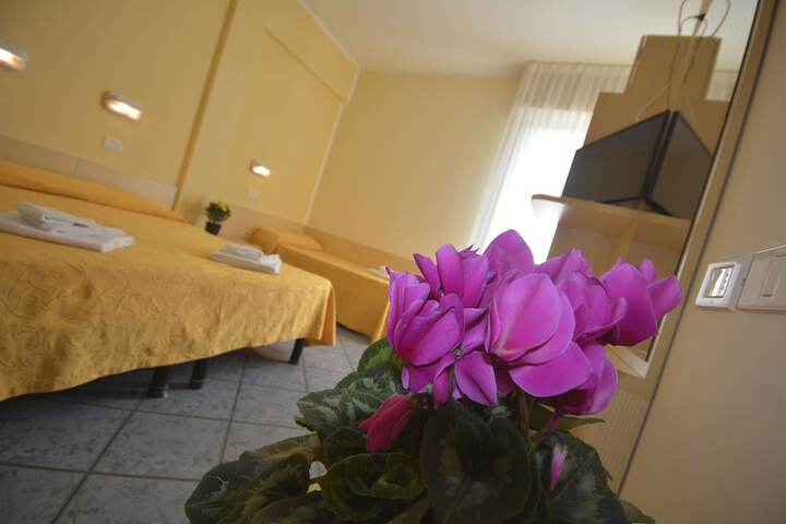 Room 4 of 34