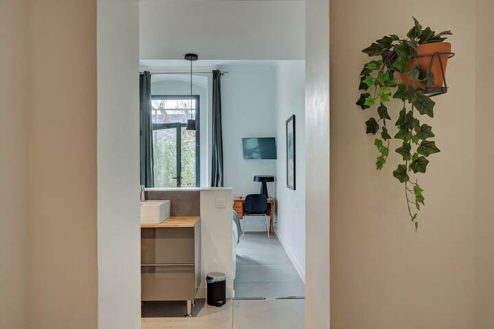 Room 19 of 48