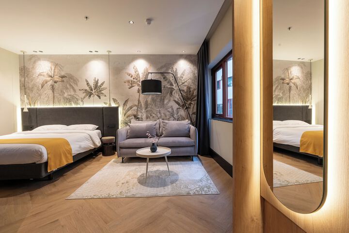 Room 12 of 32