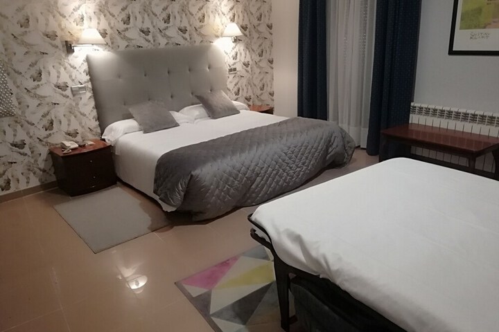 Room 33 of 74