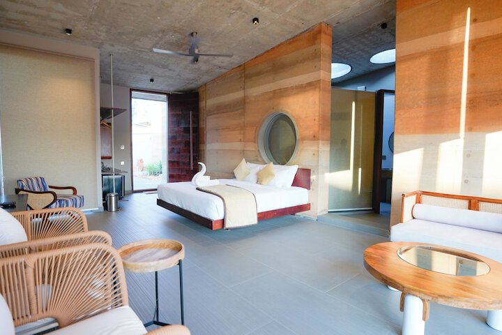 Room 8 of 20
