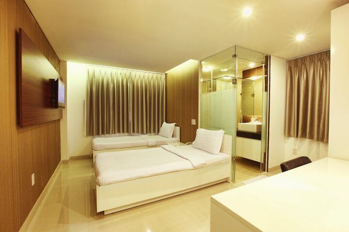 Room 16 of 36