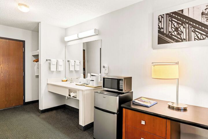 Room 22 of 38