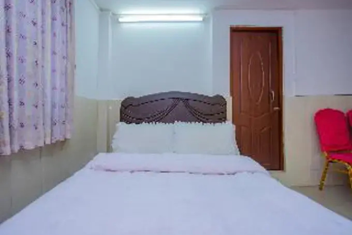 Room 4 of 10