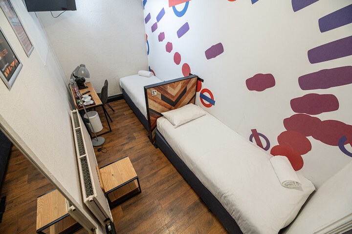Room 25 of 79