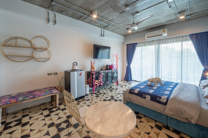 Room 33 of 143