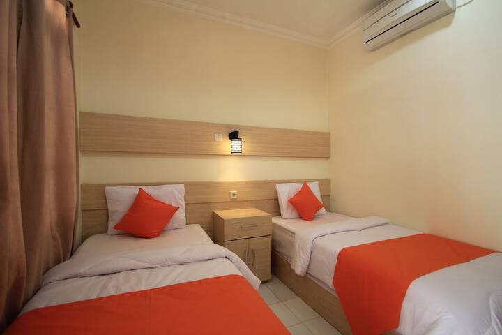 Room 10 of 37