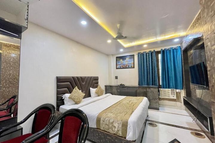 Room 2 of 43