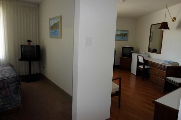 Room 19 of 34