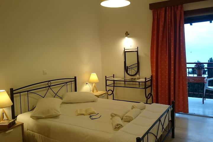 Room 3 of 72