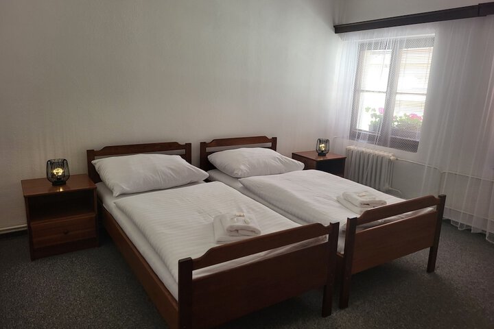 Room 6 of 18