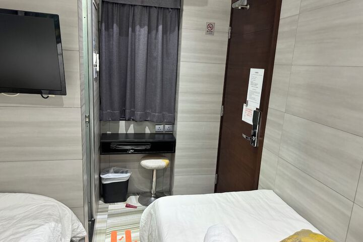 Room 142 of 195