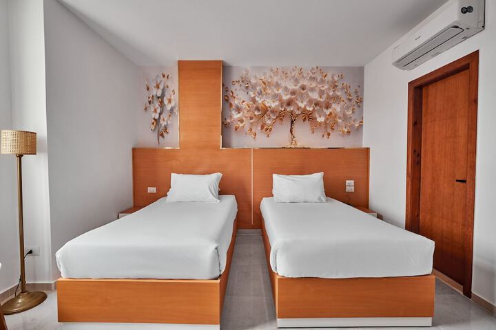 Room 7 of 42