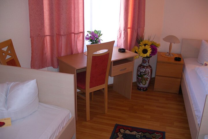 Room 18 of 33