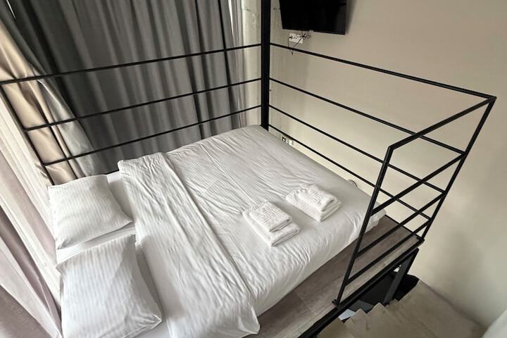 Room 54 of 86