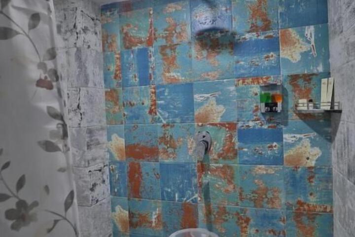 Room 8 of 76