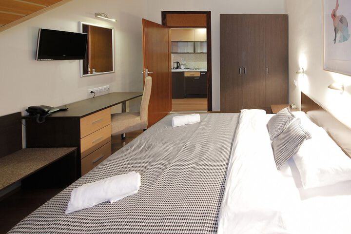 Room 16 of 113