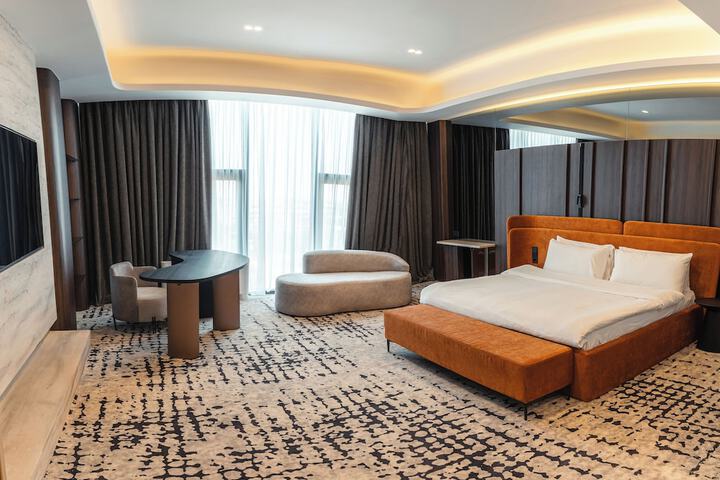 Room 7 of 18