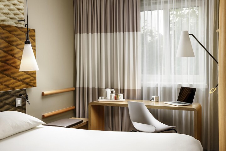 Room 2 of 34