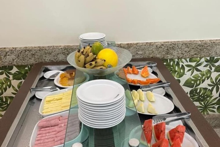 Dining 10 of 12