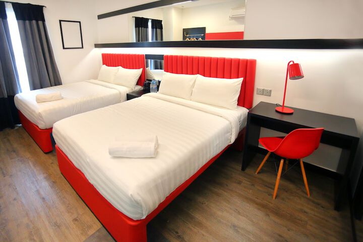 Room 4 of 28