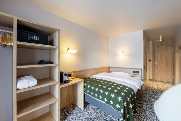 Room 14 of 87