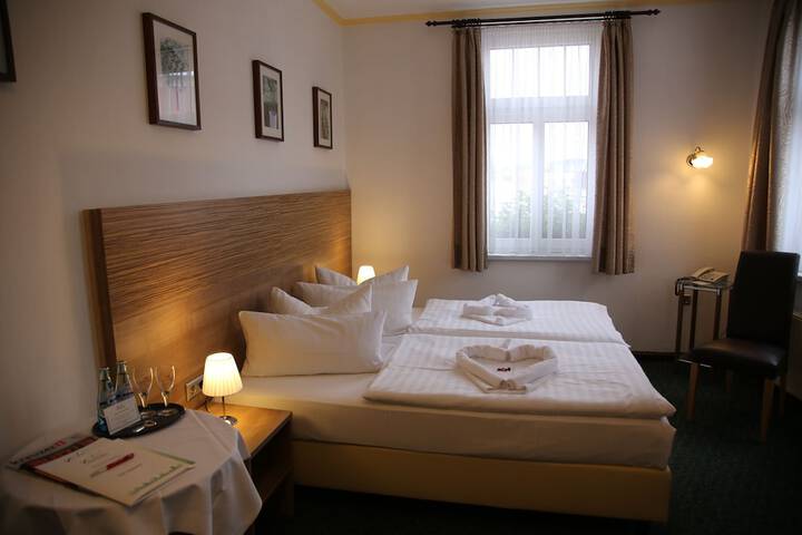 Room 4 of 85