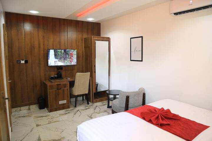 Room 10 of 26