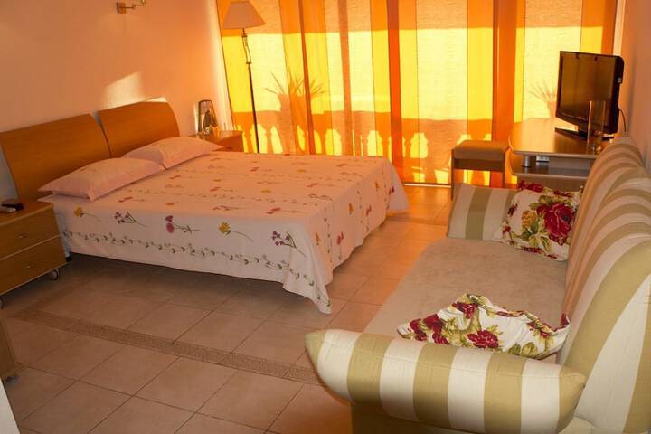 Room 4 of 43
